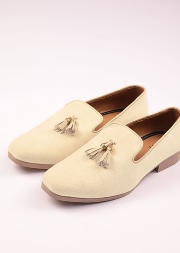 White Velvet Tassel Jutti