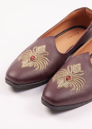 Wine Zardosi Work Juttis