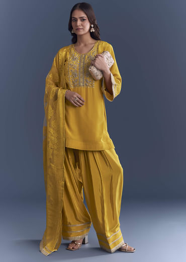 Yellow Crepe Kurta Set With Zardosi Work And Farzi Pants